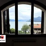 Βίλα Between Greenery And The Lake, A In *